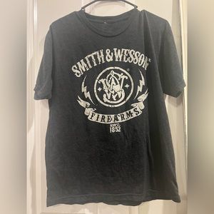 Men’s smith & Wesson shirt
